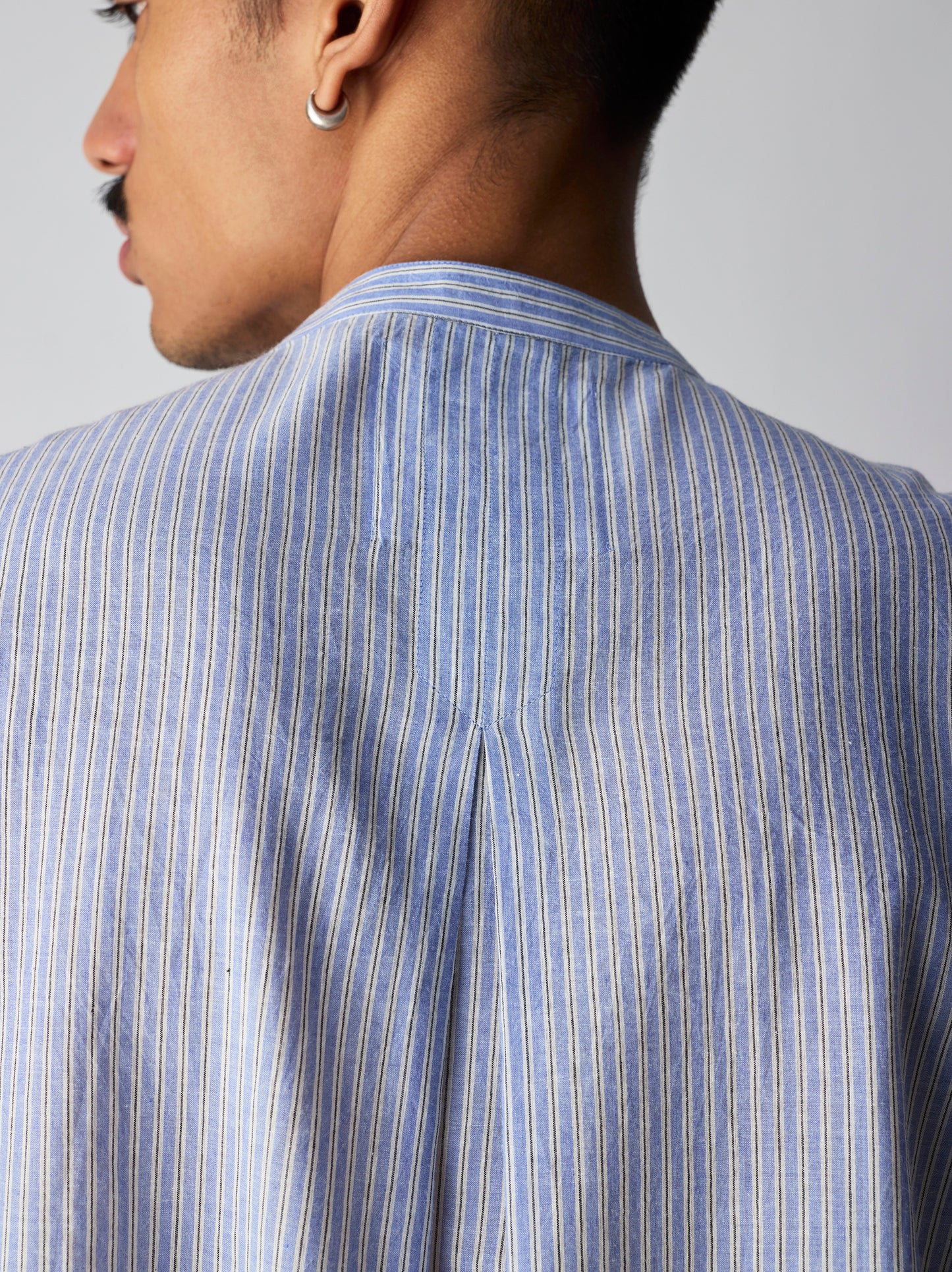 IT.026.17.203 BAND COLLAR SHIRT