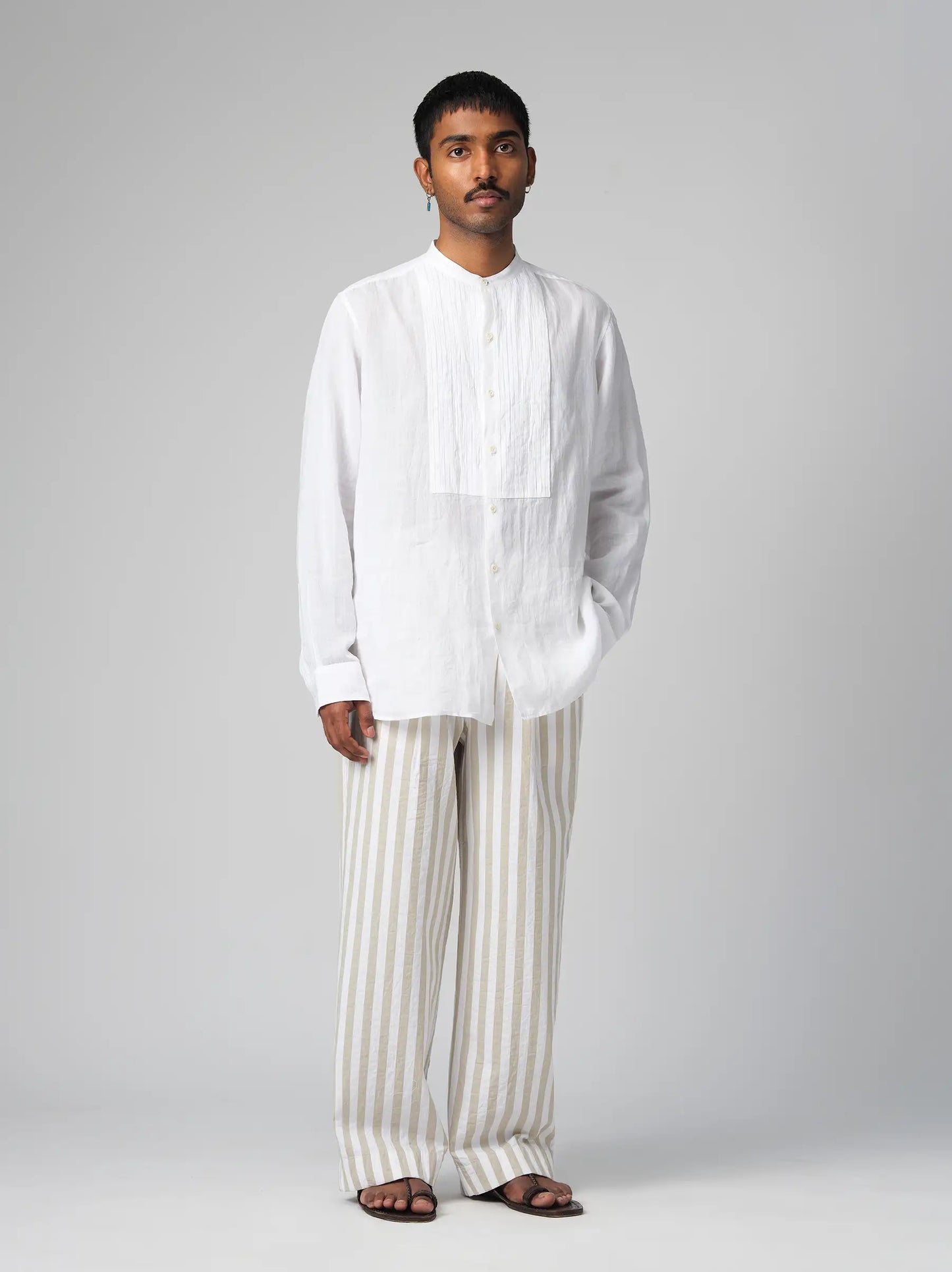 IT.025.16.157 PLEATED BAND COLLAR SHIRT