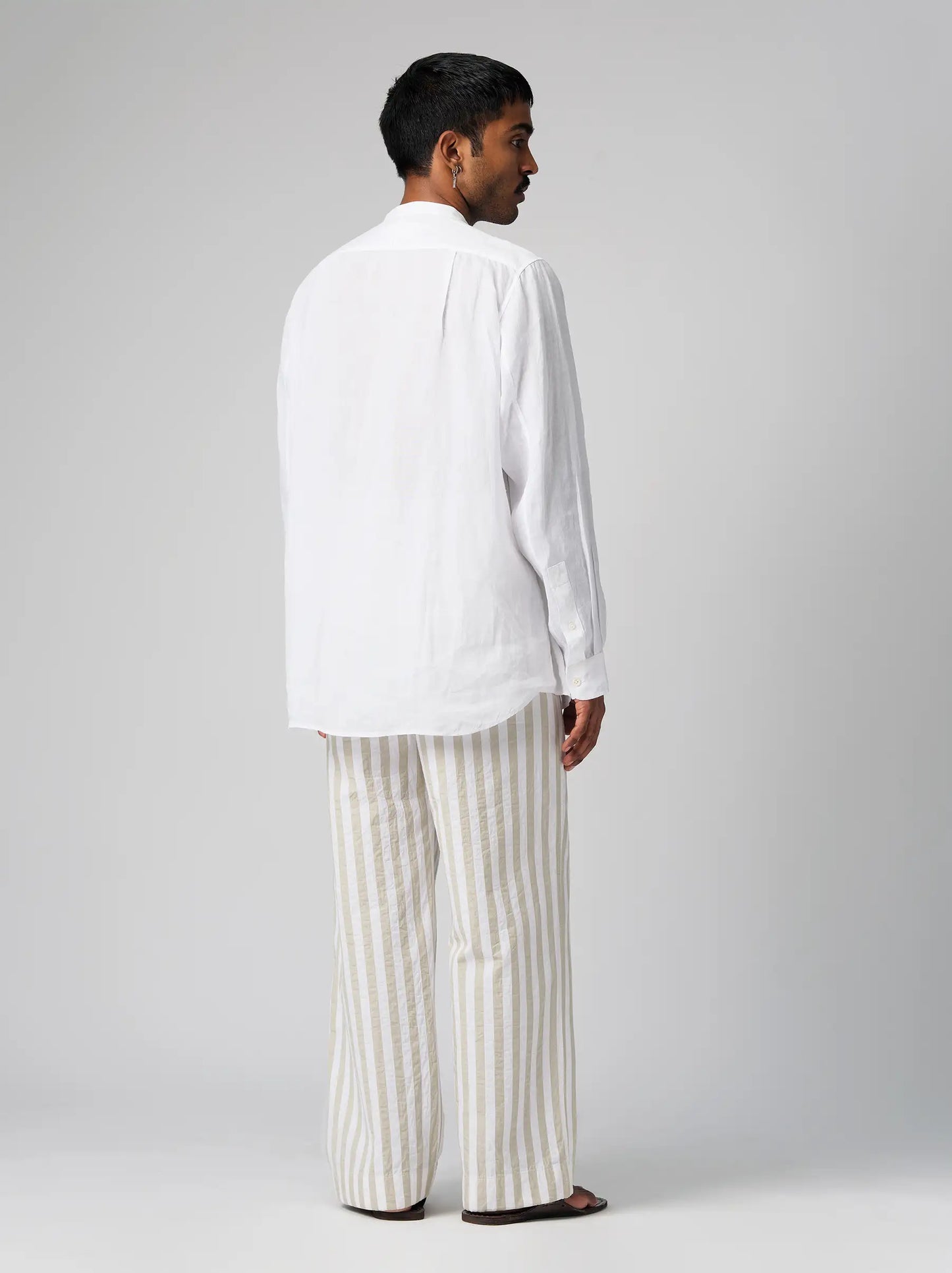 IT.025.16.141 PLEATED PANTS
