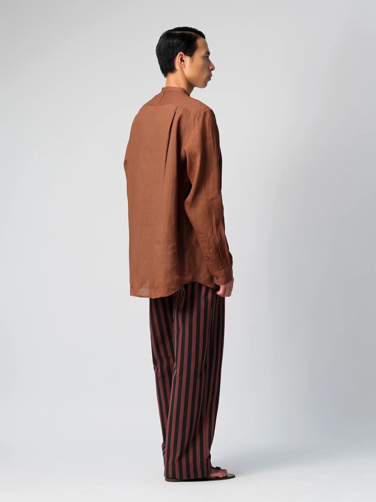 IT.025.16.141 PLEATED PANTS