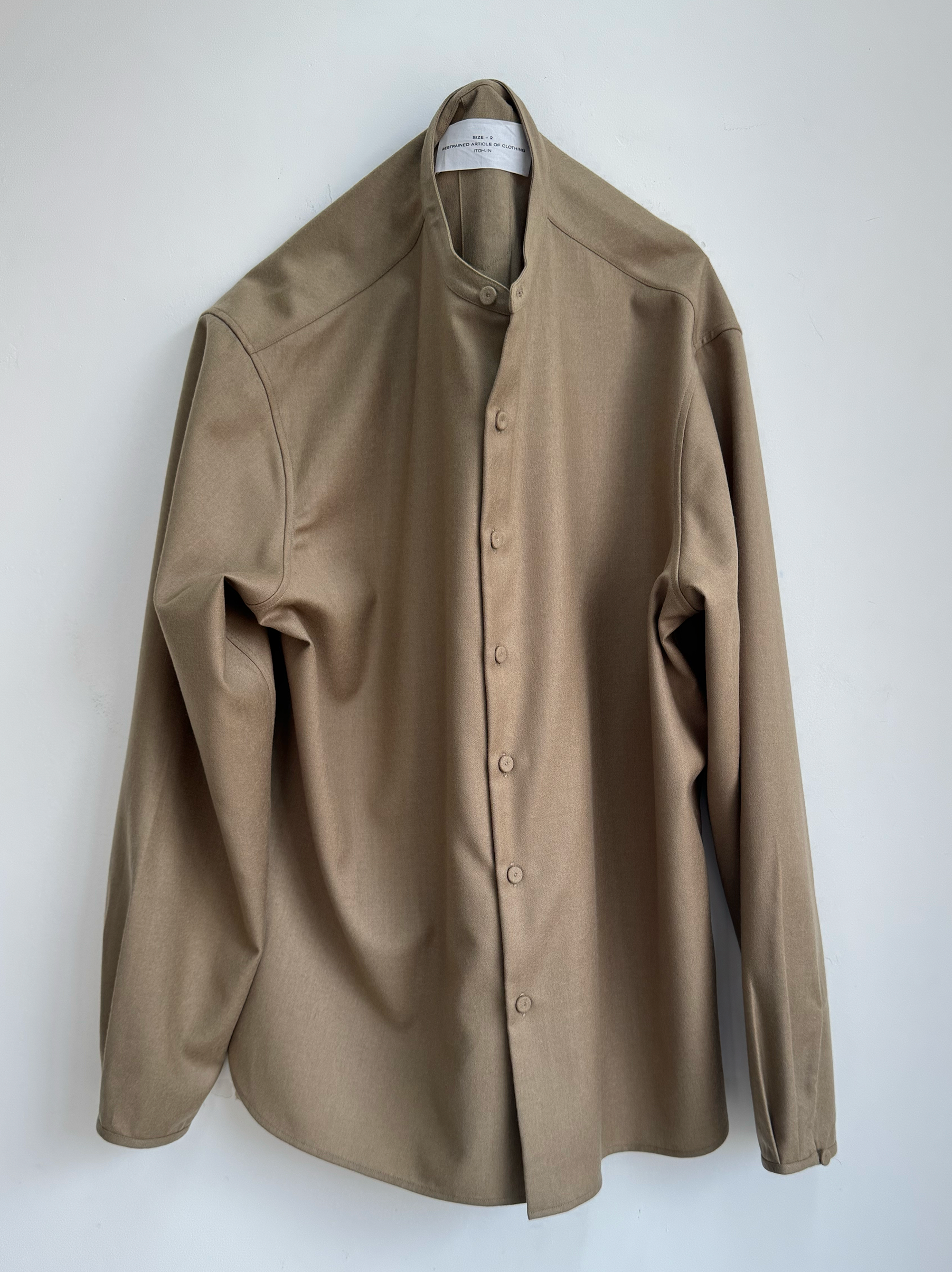 IT.EXC.25.60 BAND COLLAR SHIRT