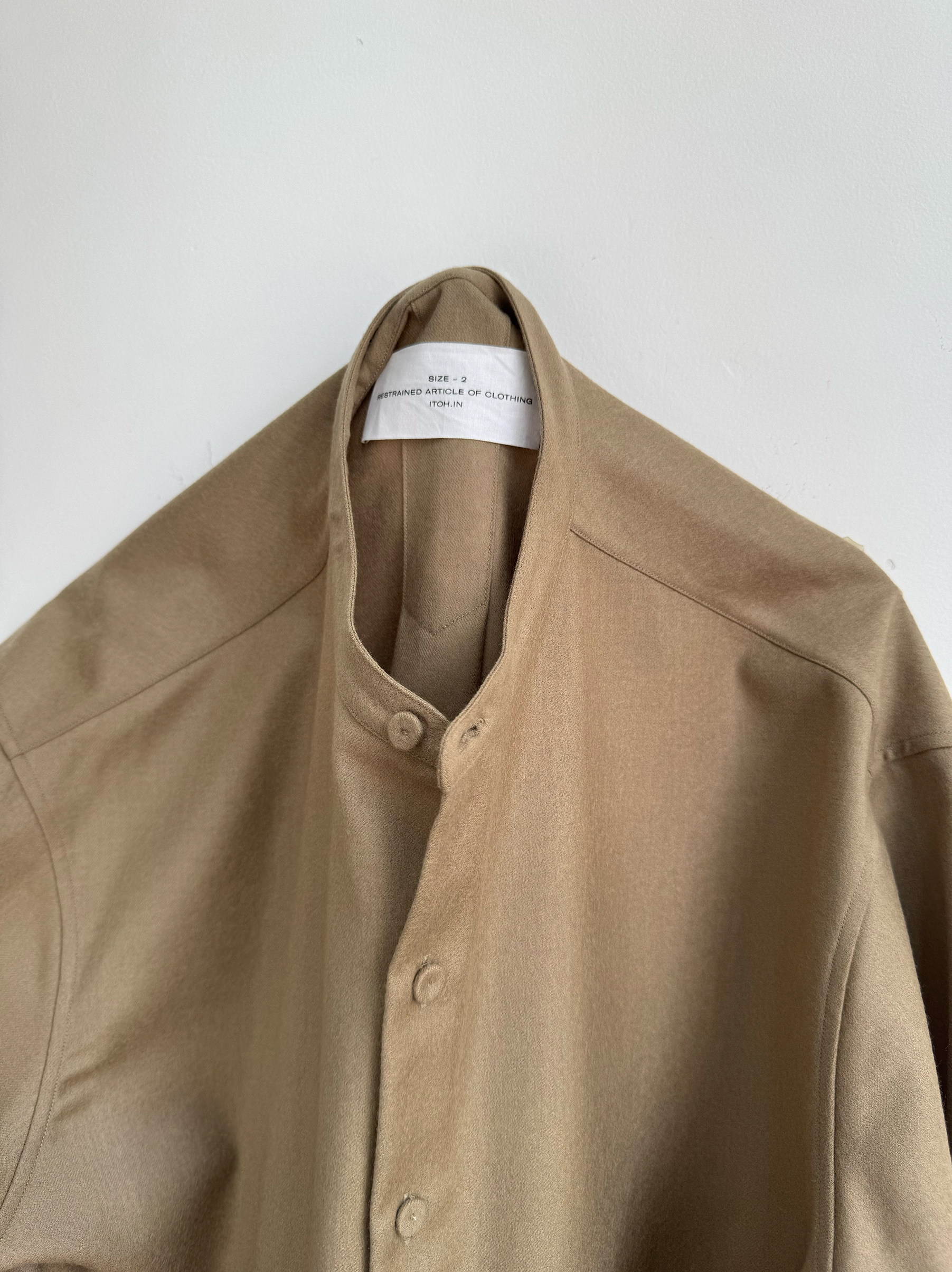 IT.EXC.25.60 BAND COLLAR SHIRT