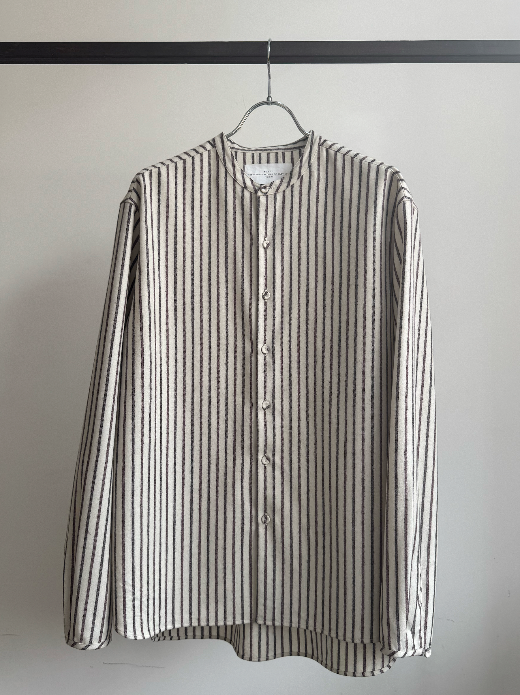 IT.EXC.25.56 BAND COLLAR SHIRT