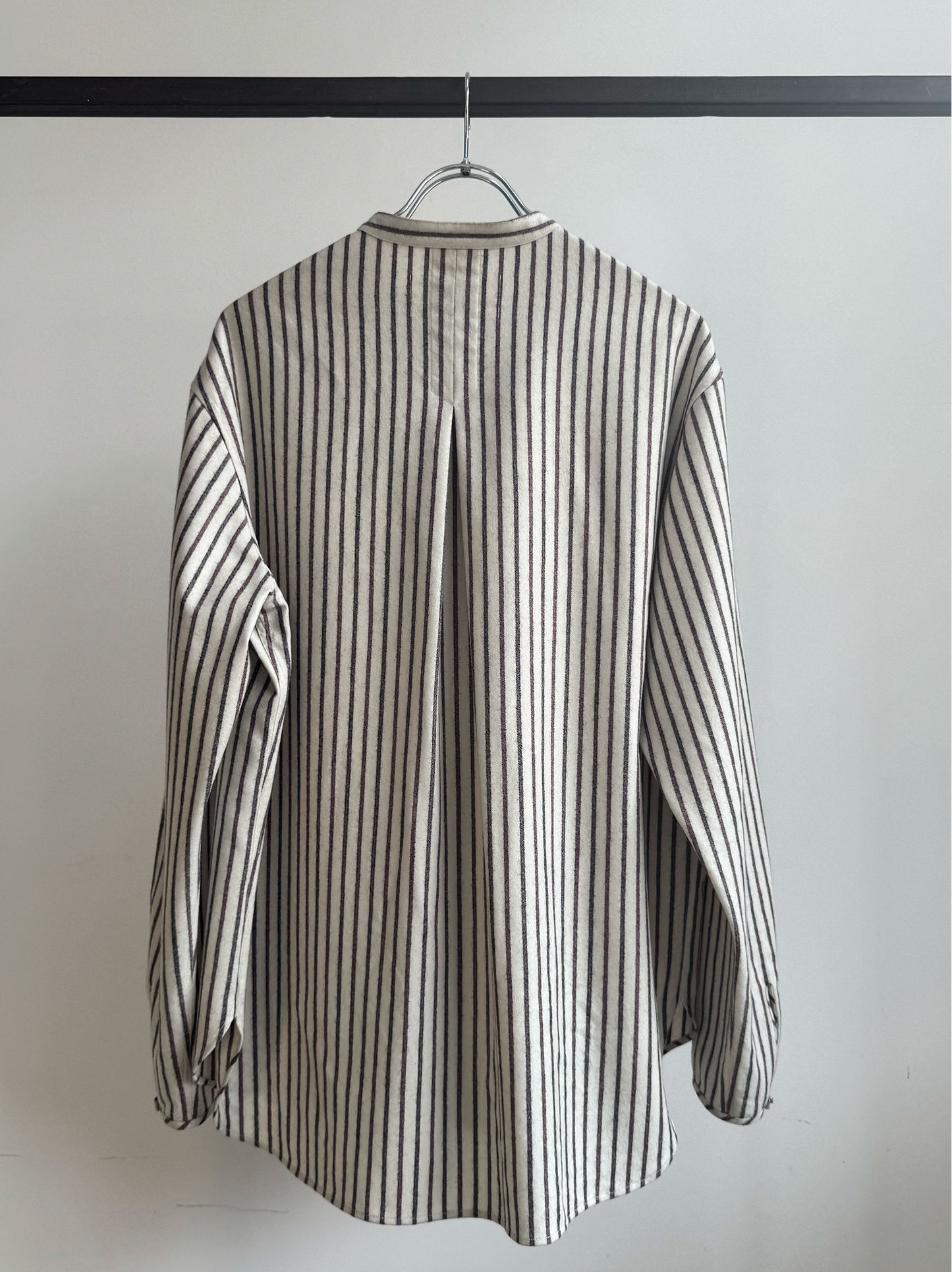 IT.EXC.25.56 BAND COLLAR SHIRT